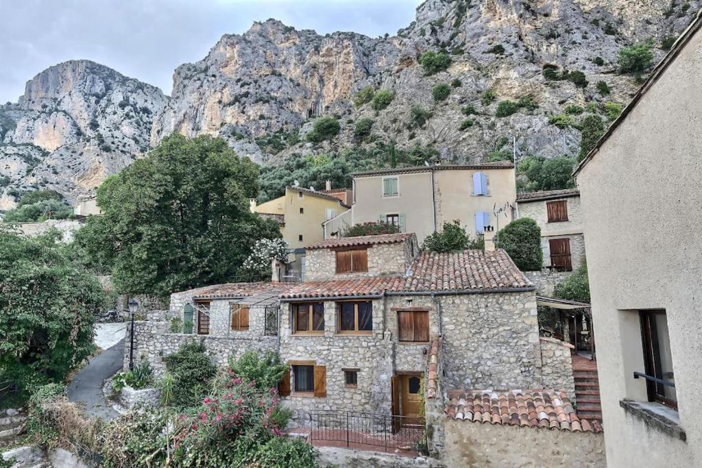Apartamento Studio Vue Sur La Roche, Au Calme Moustiers #1 Exterior foto