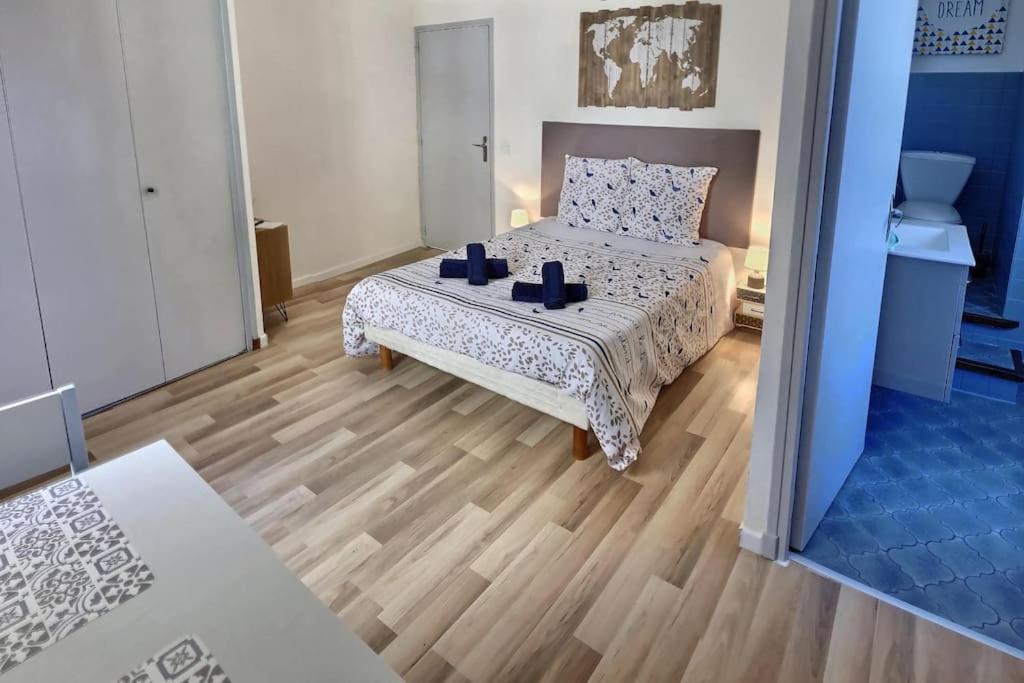 Apartamento Studio Vue Sur La Roche, Au Calme Moustiers #1 Exterior foto