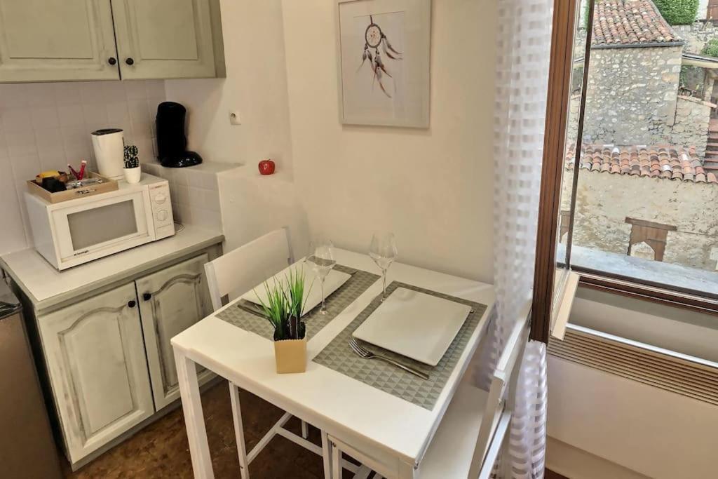 Apartamento Studio Vue Sur La Roche, Au Calme Moustiers #1 Exterior foto